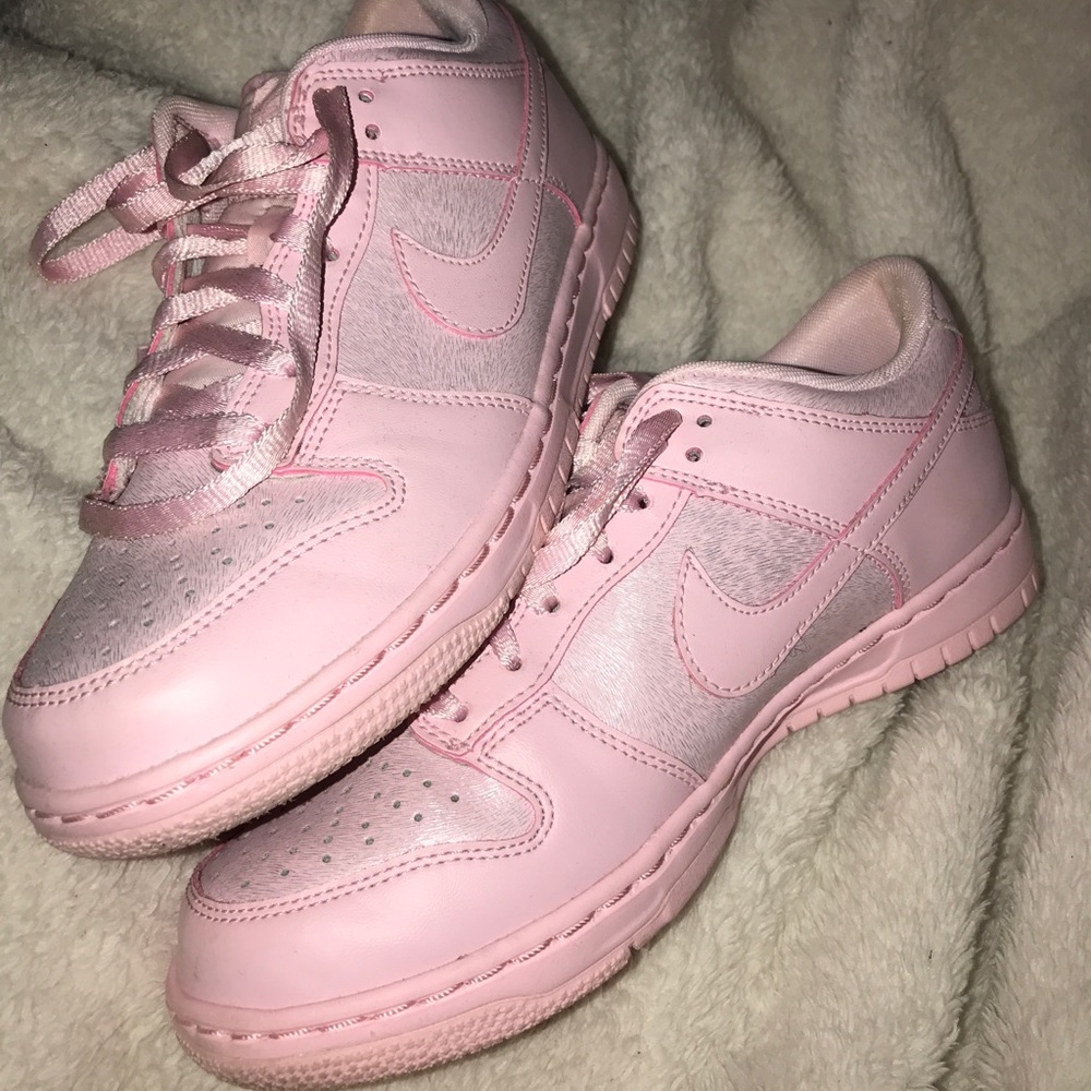 Woman’s Nike - Picture 1 of 1